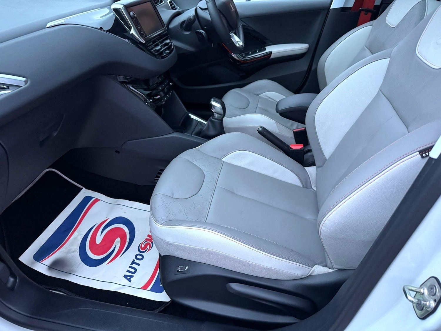 Used Peugeot 208 2014 for sale - 77029488: Photo 37