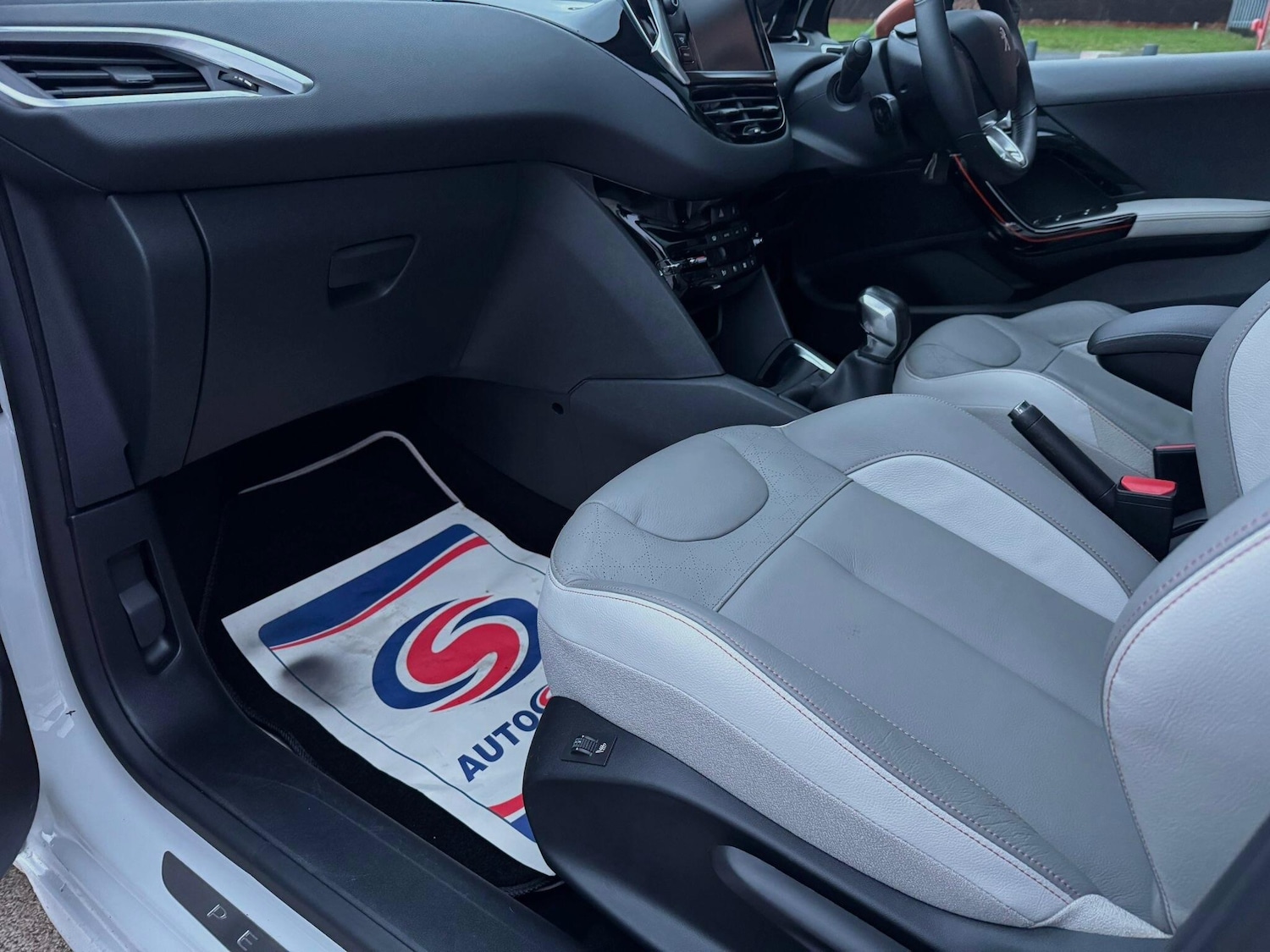 Used Peugeot 208 2014 for sale - 77029488: Photo 38