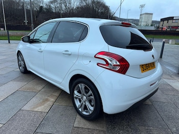 Used Peugeot 208 2014 for sale - 77029488: Photo