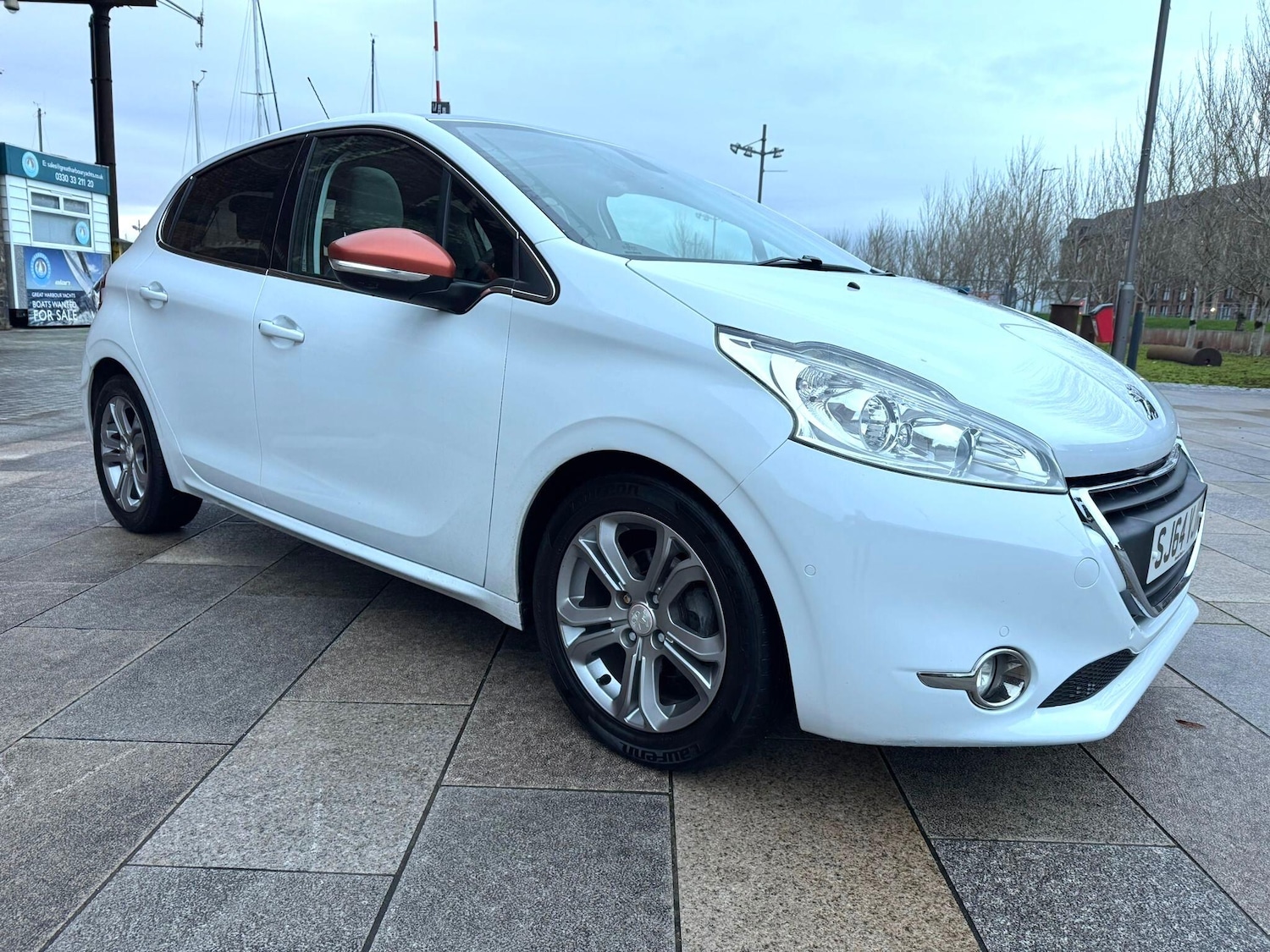 Used Peugeot 208 2014 for sale - 77029488: Photo 6
