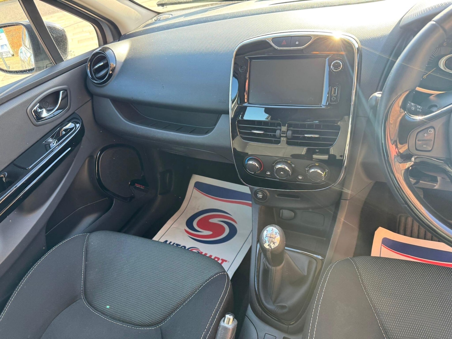 Used Renault Clio for sale - 77784560: Photo 21