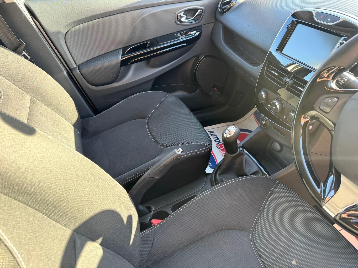 Used Renault Clio for sale - 77784560: Photo 31