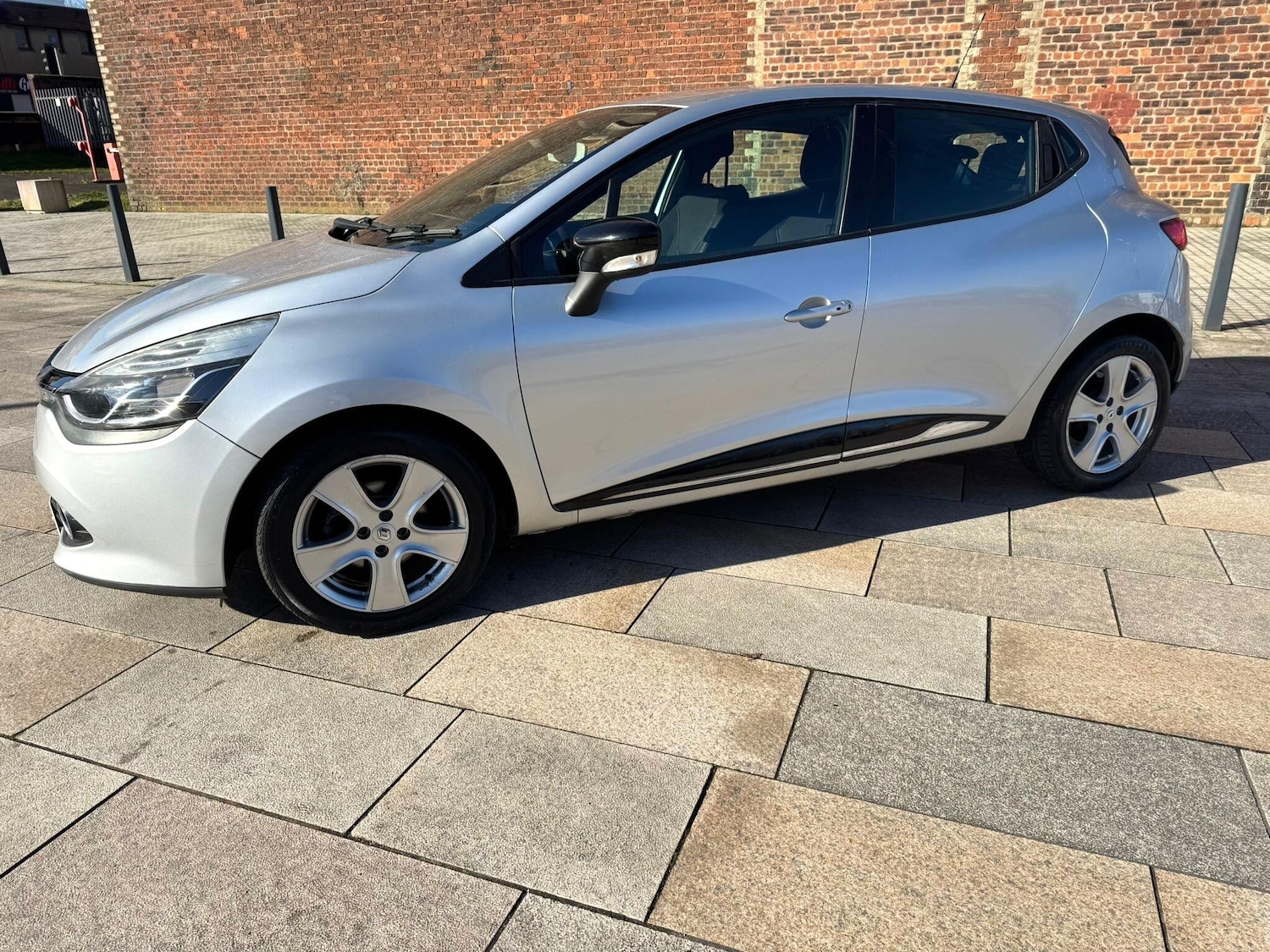 Used Renault Clio for sale - 77784560: Photo 32