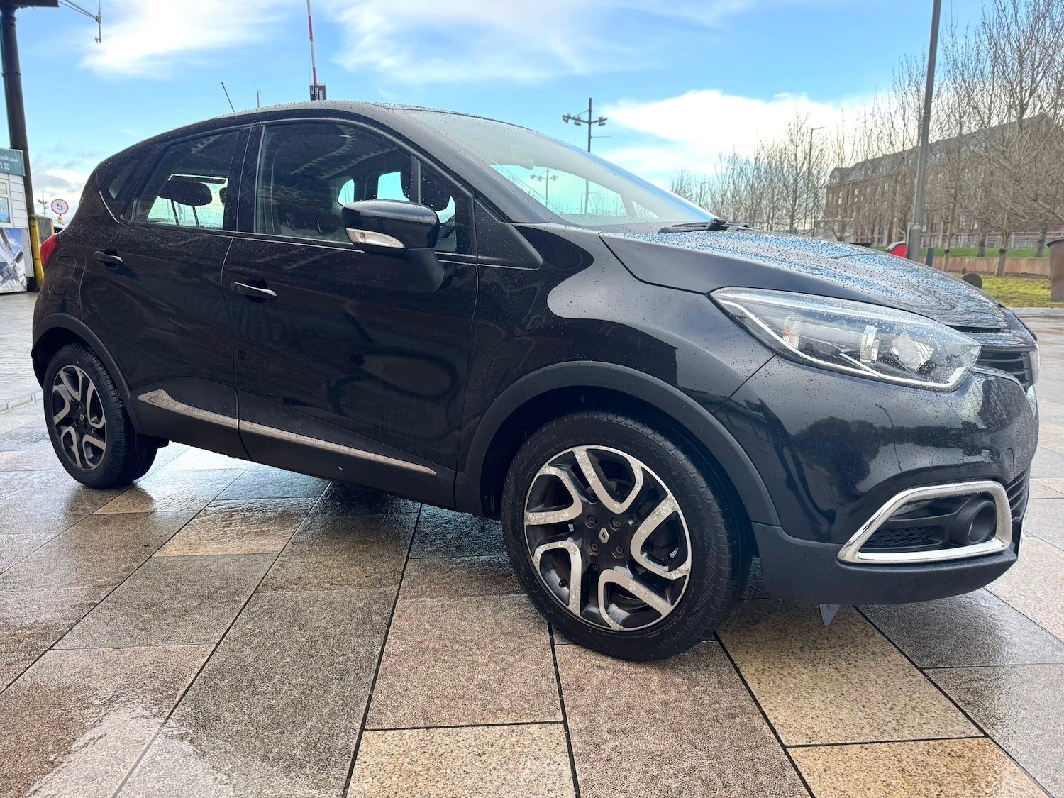 Used Renault Captur for sale - 77883371: Photo 1