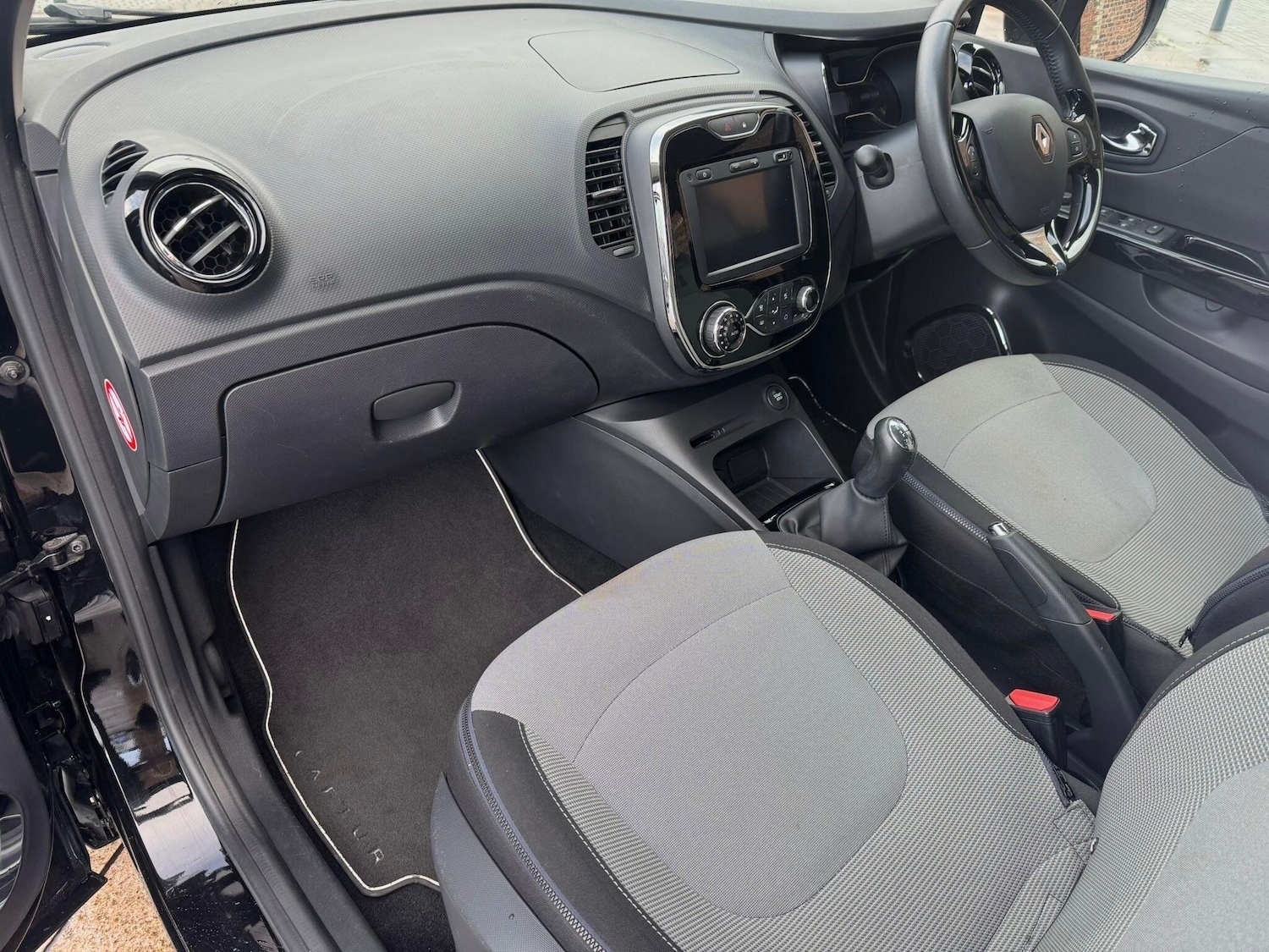 Used Renault Captur for sale - 77883371: Photo 22