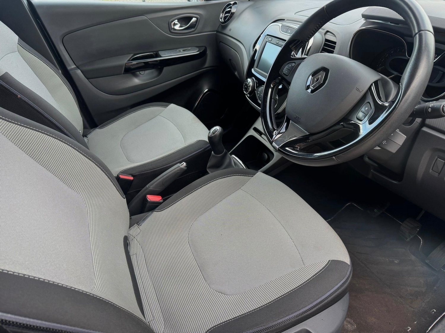 Used Renault Captur for sale - 77883371: Photo 23