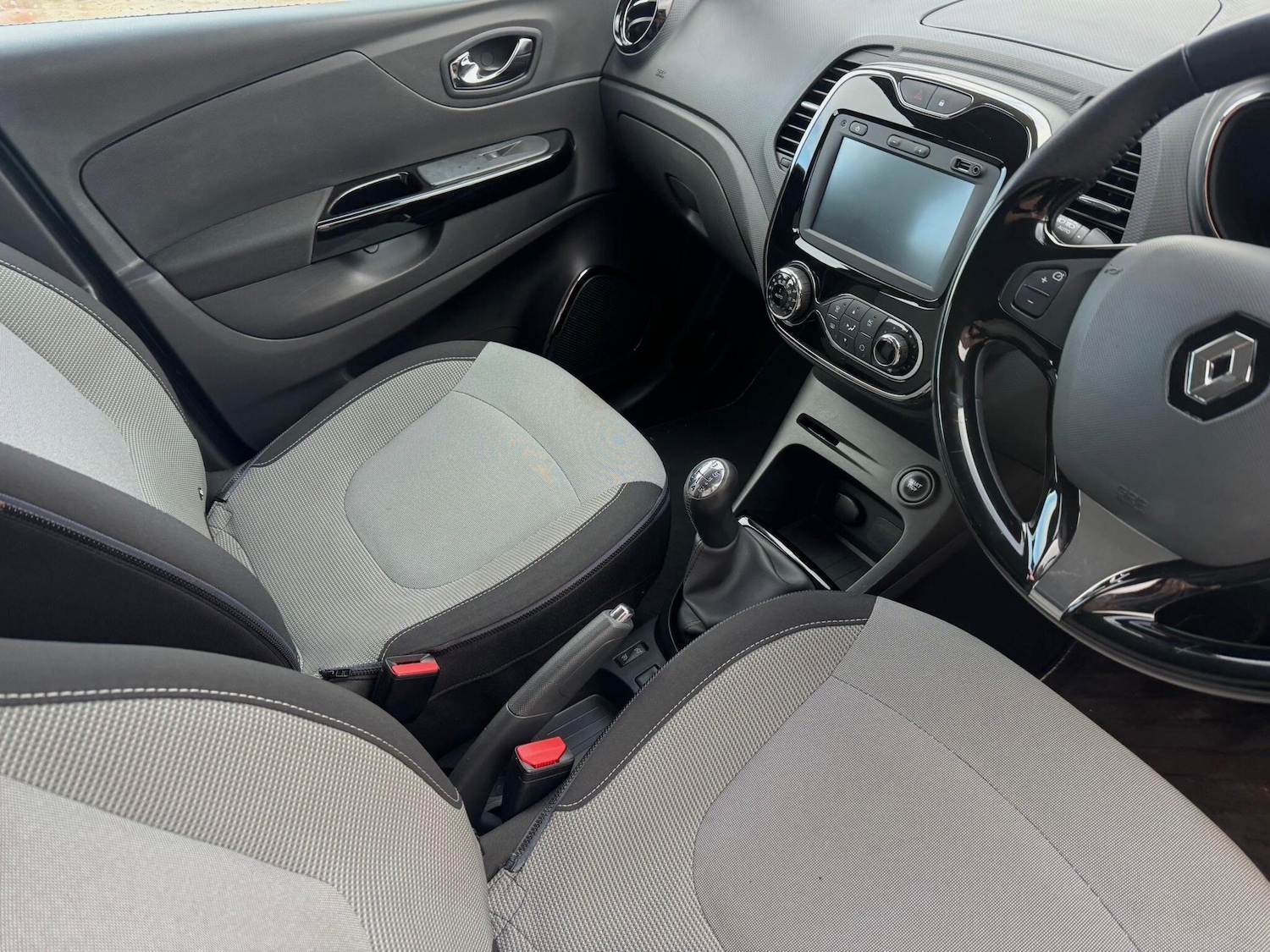 Used Renault Captur for sale - 77883371: Photo 24