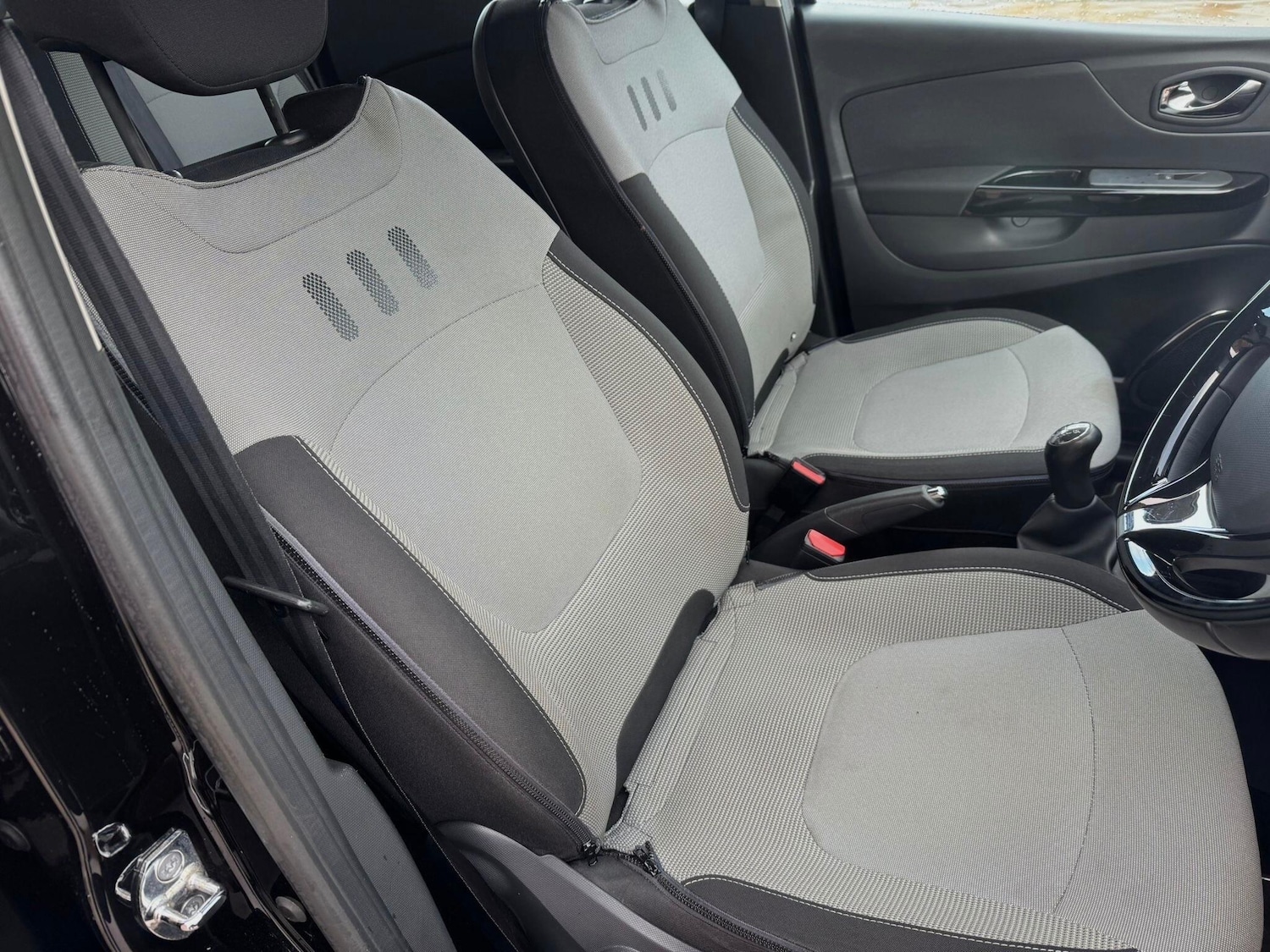 Used Renault Captur for sale - 77883371: Photo 25