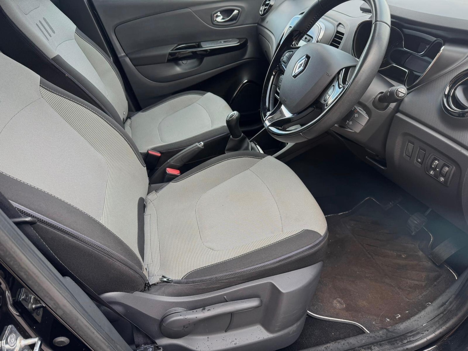 Used Renault Captur for sale - 77883371: Photo 27