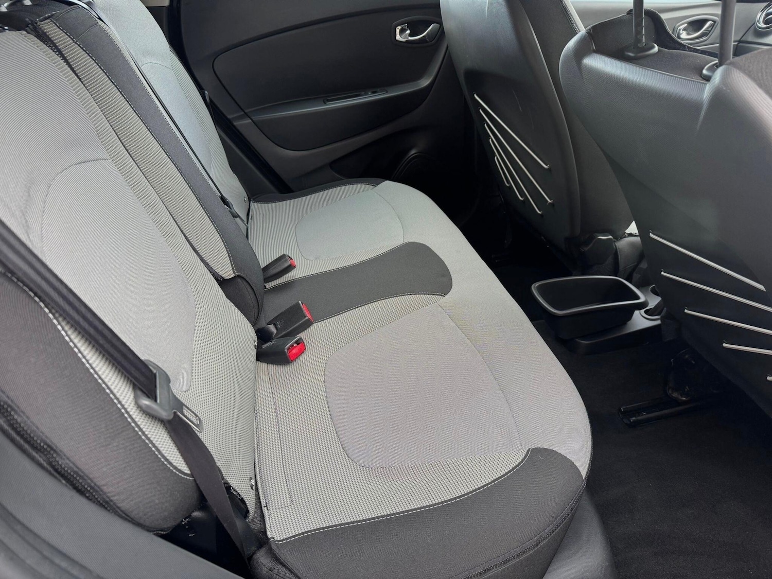 Used Renault Captur for sale - 77883371: Photo 28