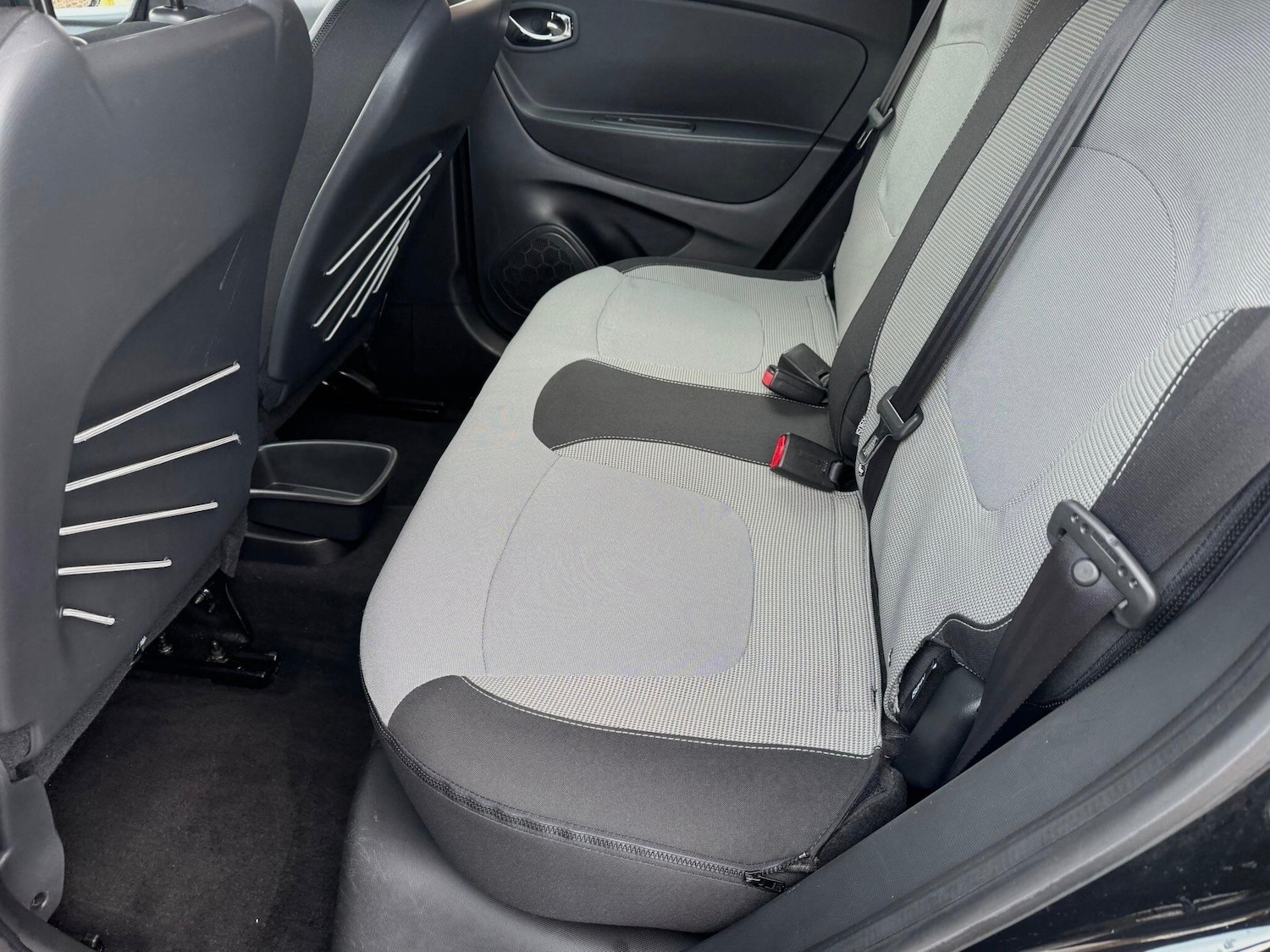 Used Renault Captur for sale - 77883371: Photo 29