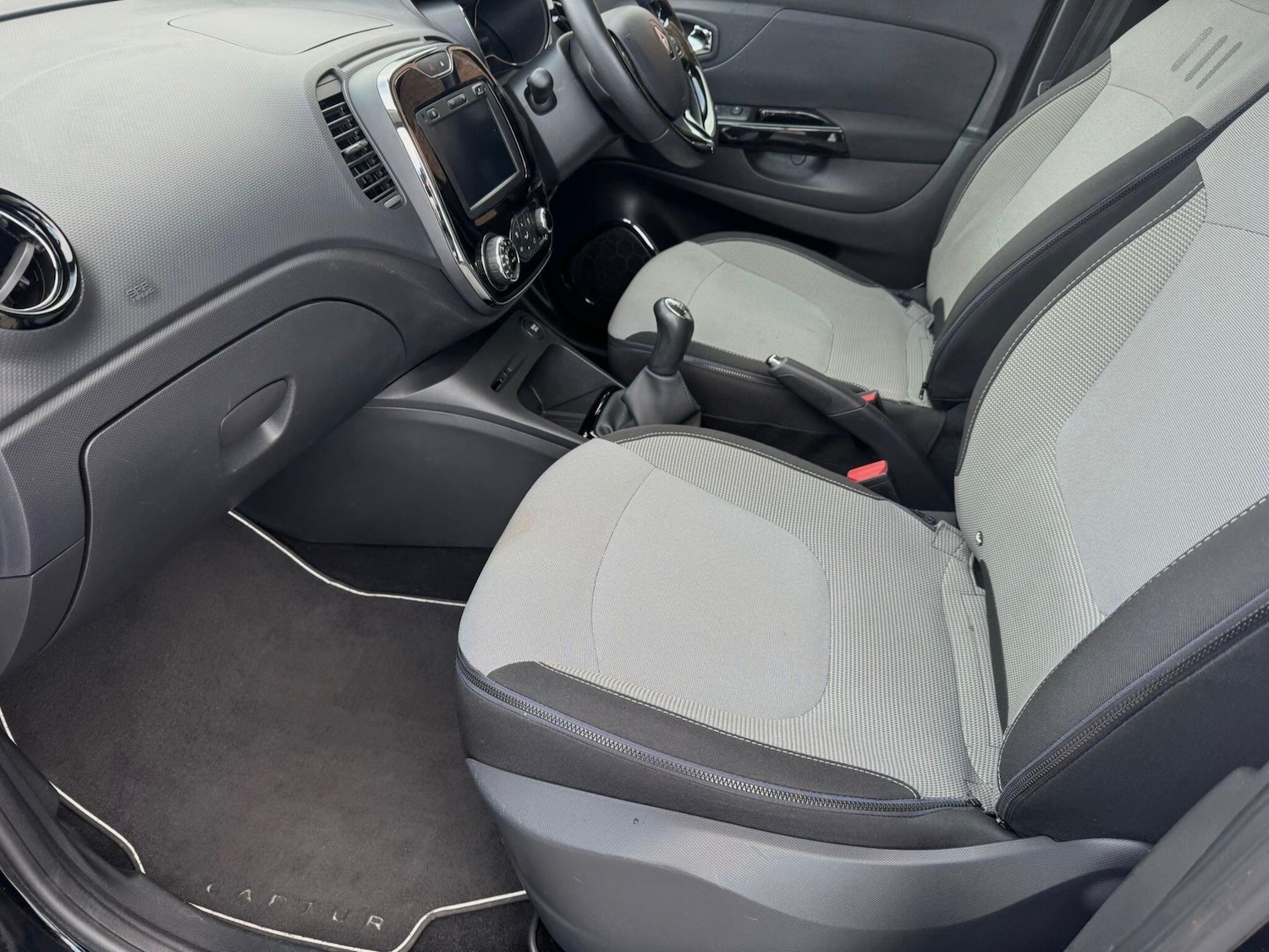 Used Renault Captur for sale - 77883371: Photo 34