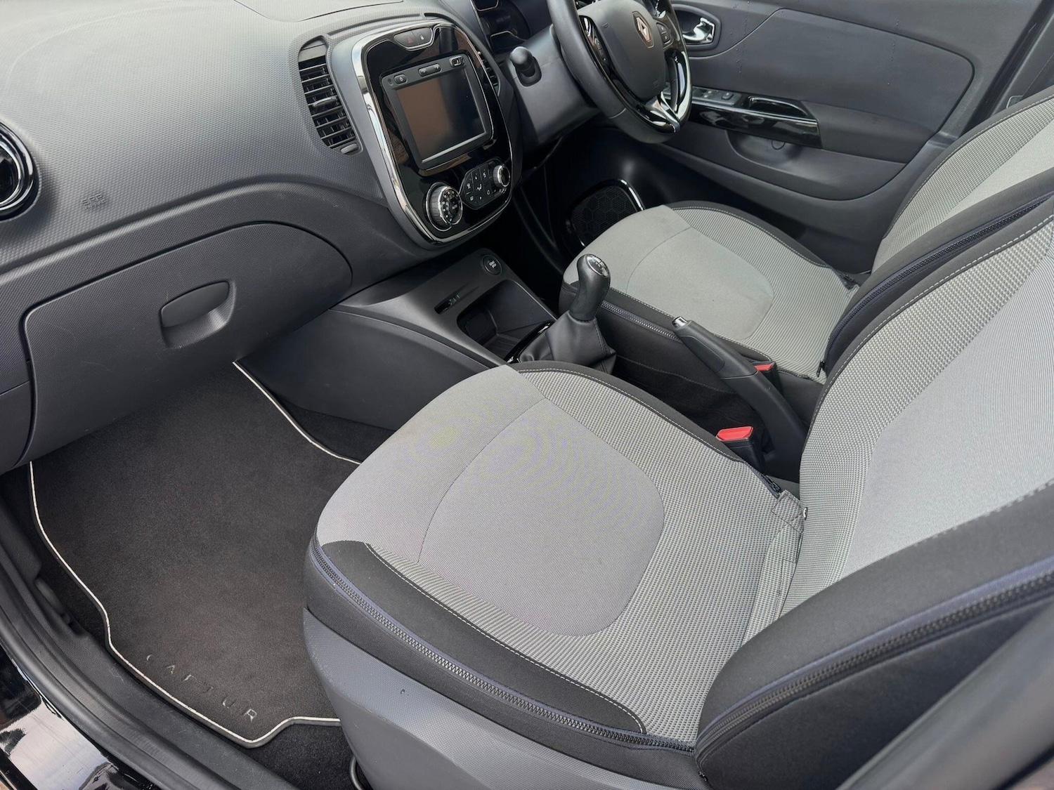 Used Renault Captur for sale - 77883371: Photo 35