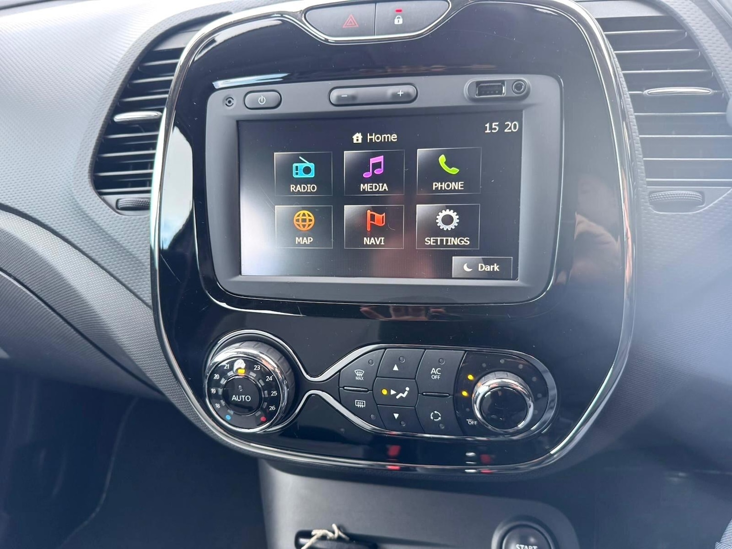 Used Renault Captur for sale - 77883371: Photo 37