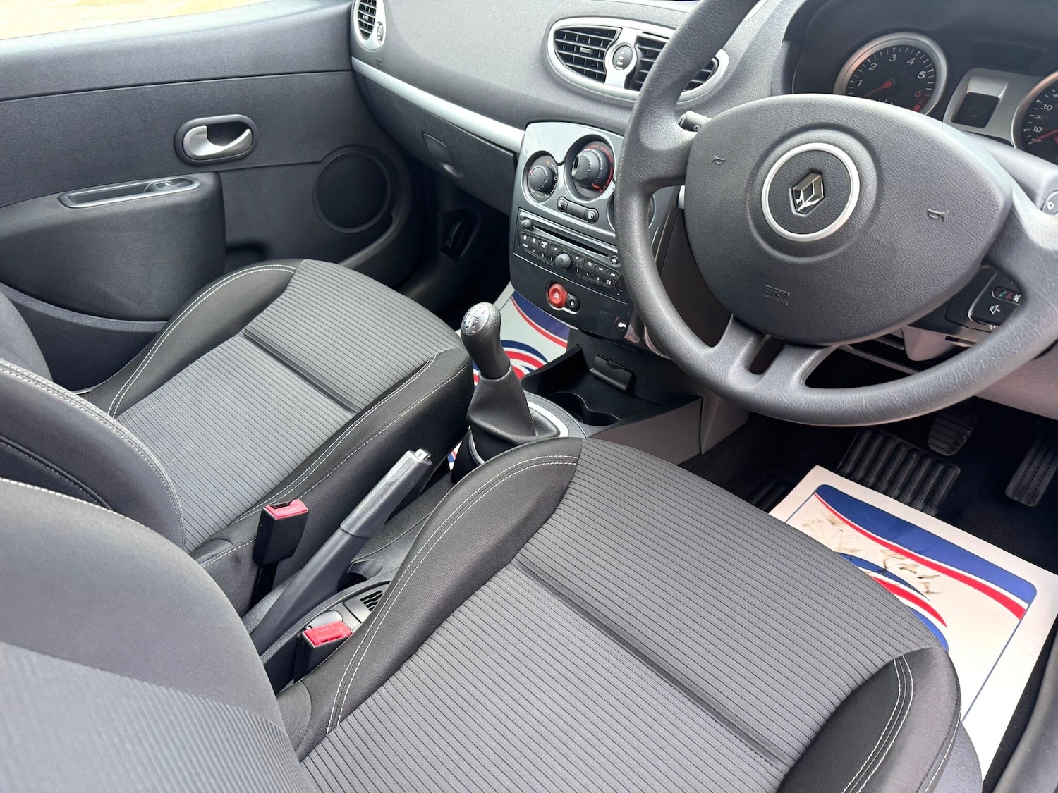 Used Renault Clio 2012 for sale - 77163094: Photo 29