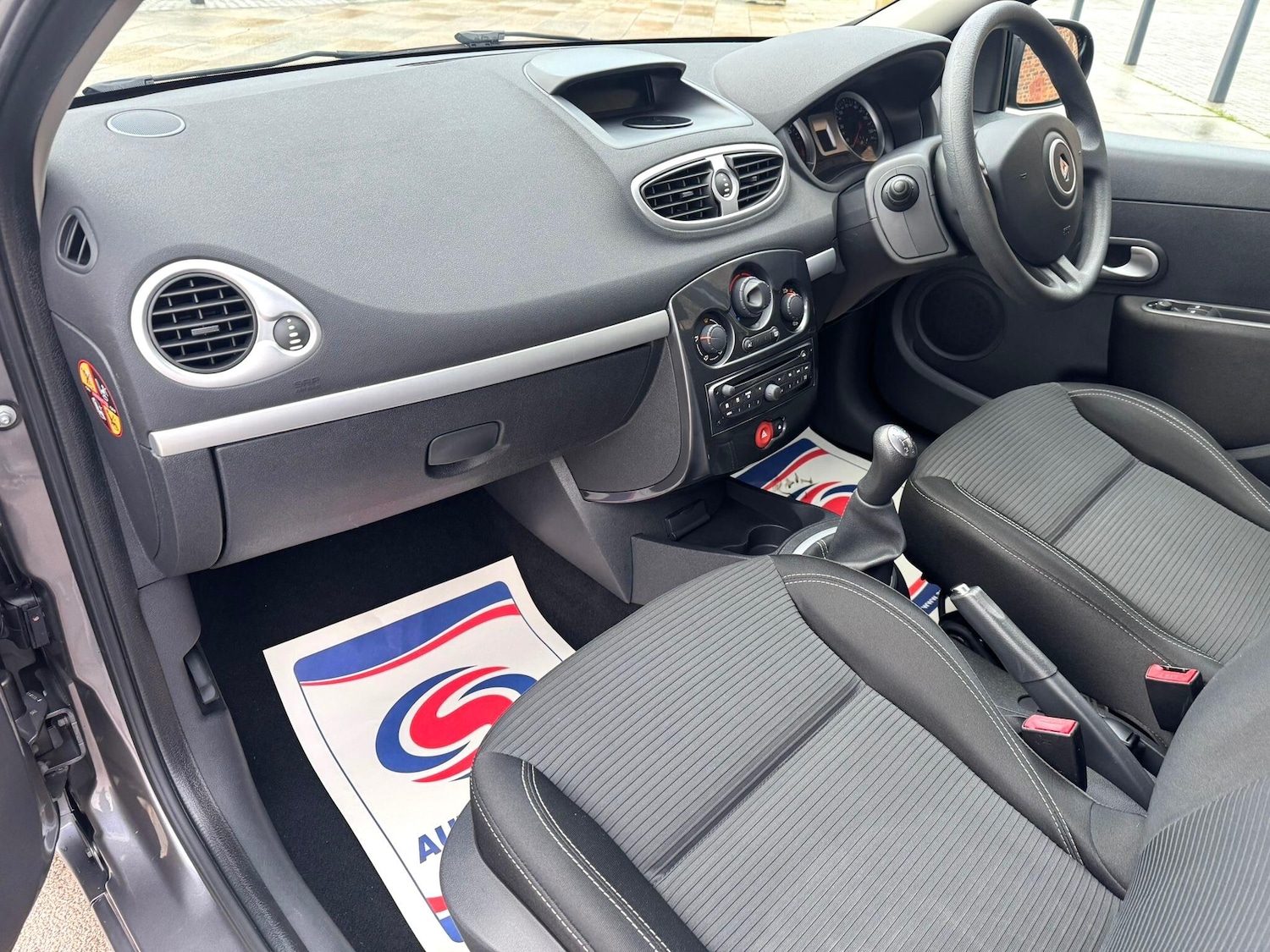 Used Renault Clio 2012 for sale - 77163094: Photo 30