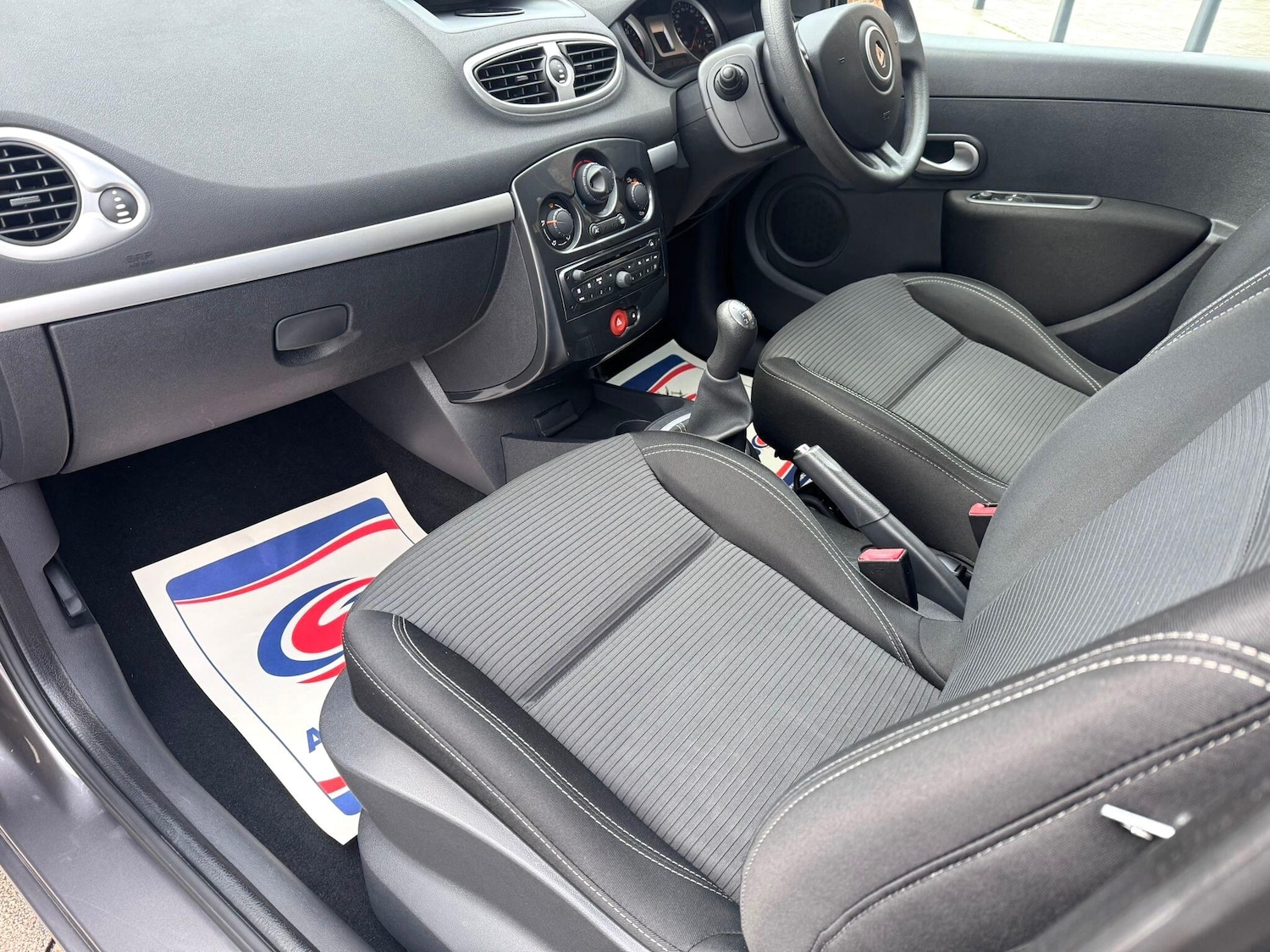 Used Renault Clio 2012 for sale - 77163094: Photo 39