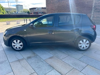 Used Dacia Sandero 2017 for sale - 79412536: Photo