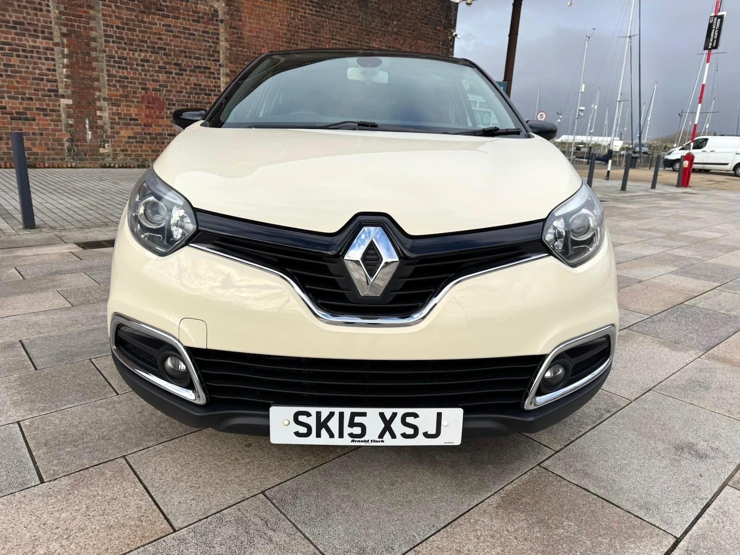 Used Renault Captur 2015 for sale - 76913325: Photo 2
