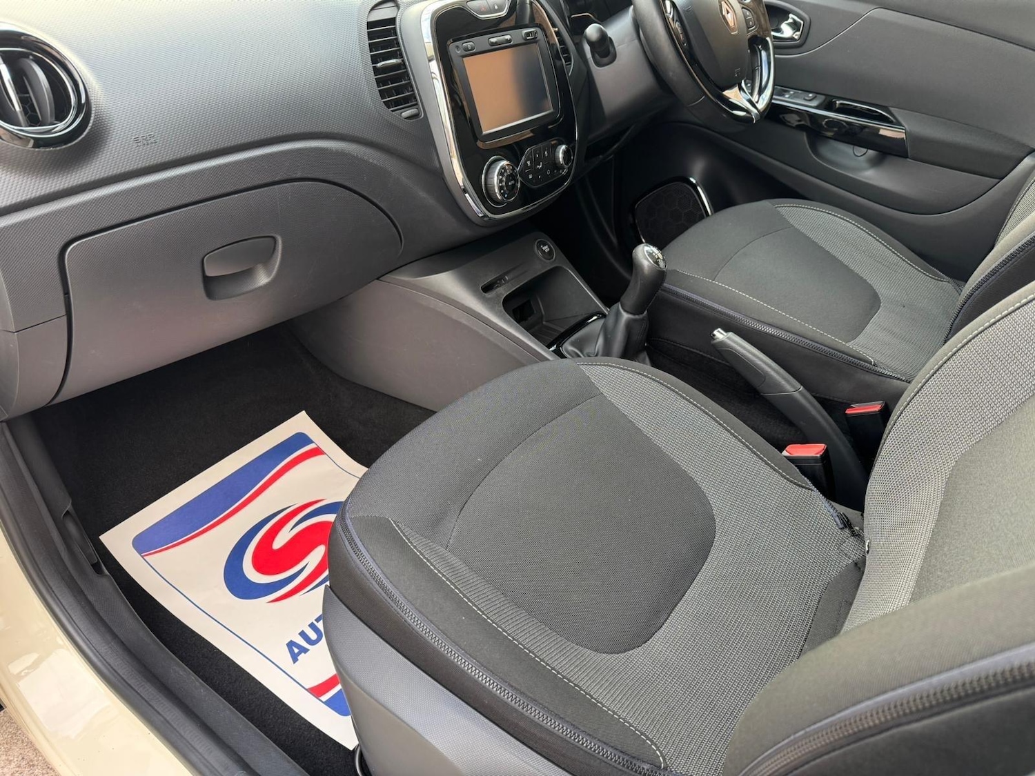 Used Renault Captur 2015 for sale - 76913325: Photo 29