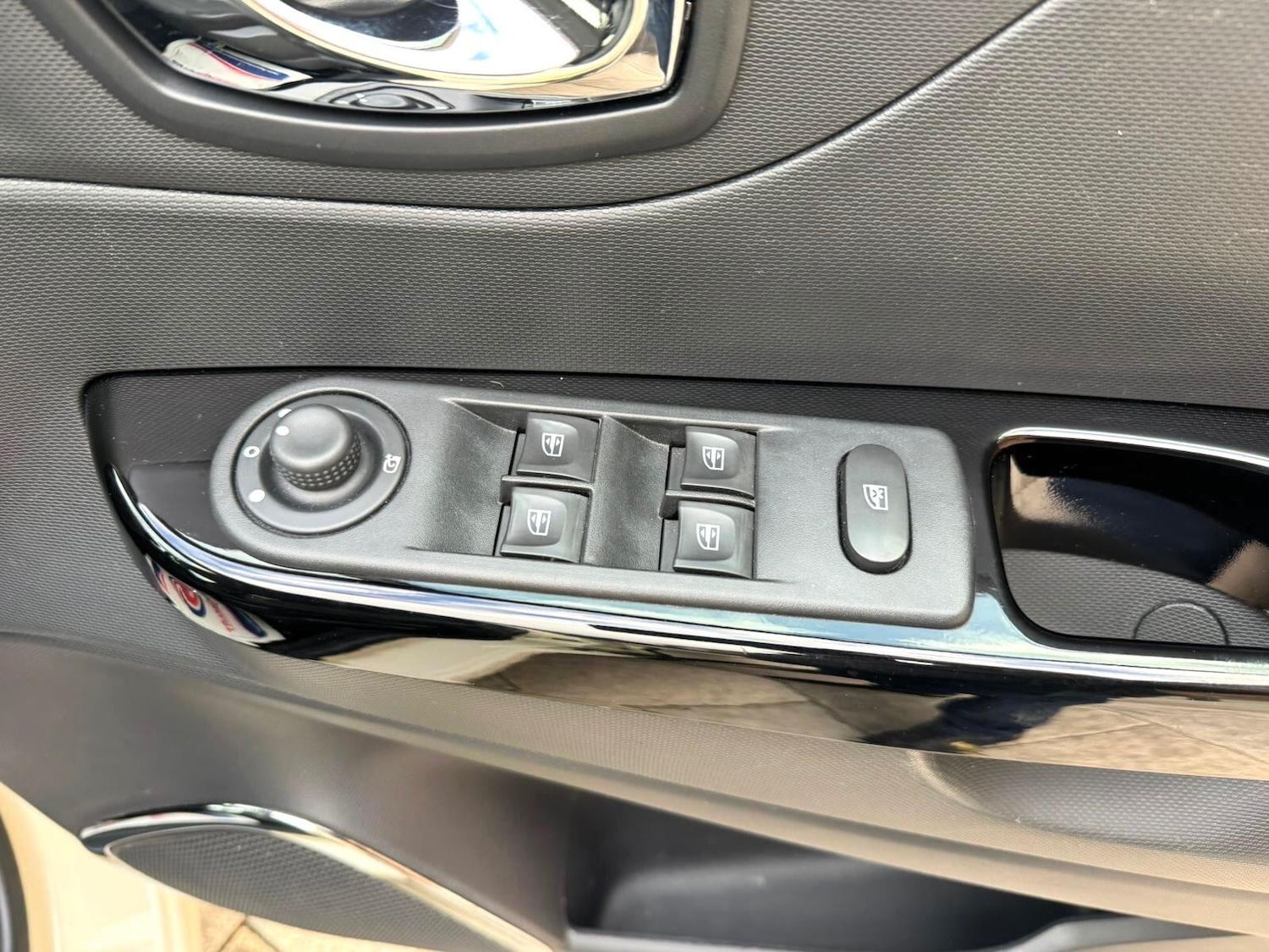 Used Renault Captur 2015 for sale - 76913325: Photo 30