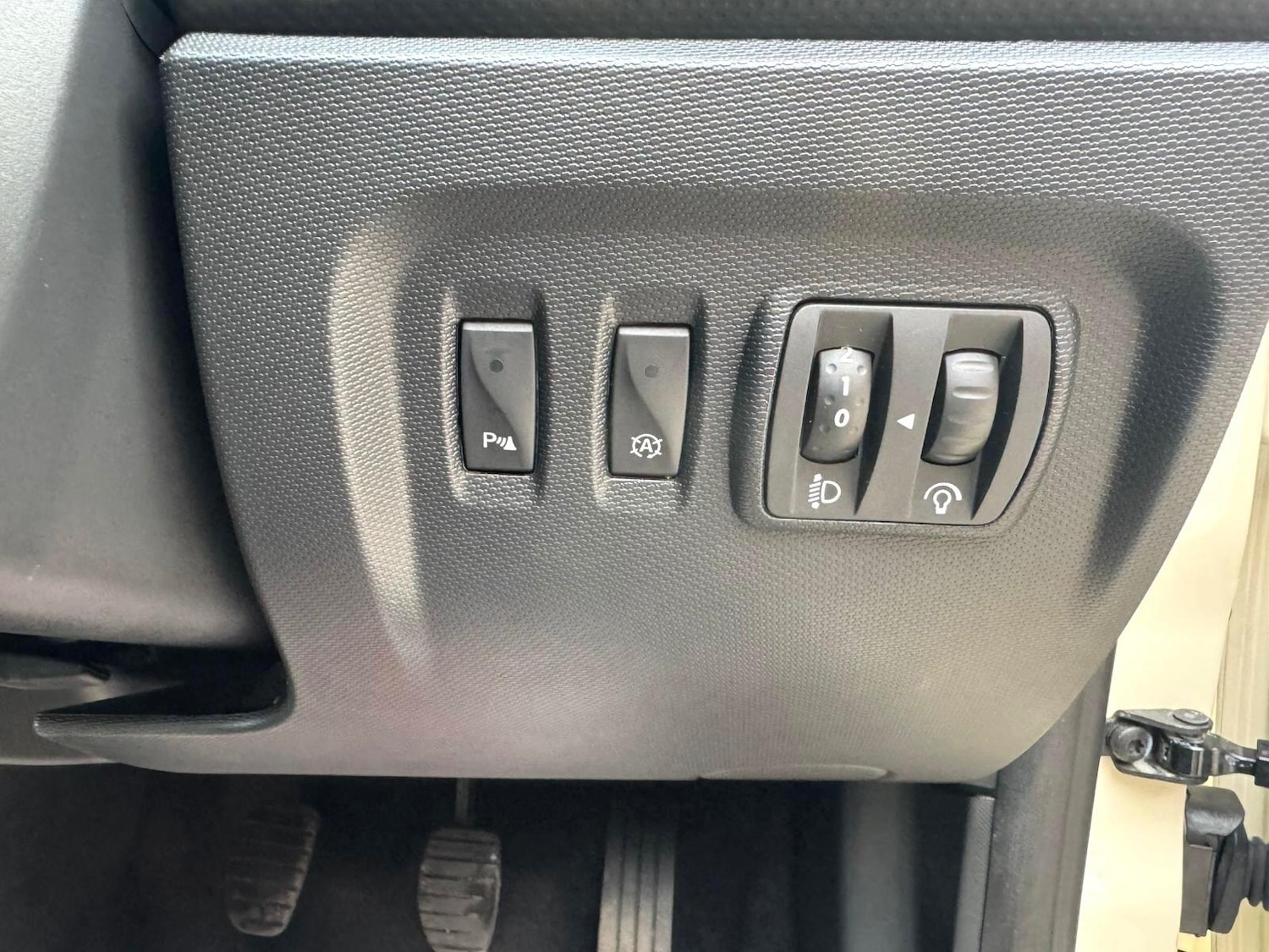 Used Renault Captur 2015 for sale - 76913325: Photo 31