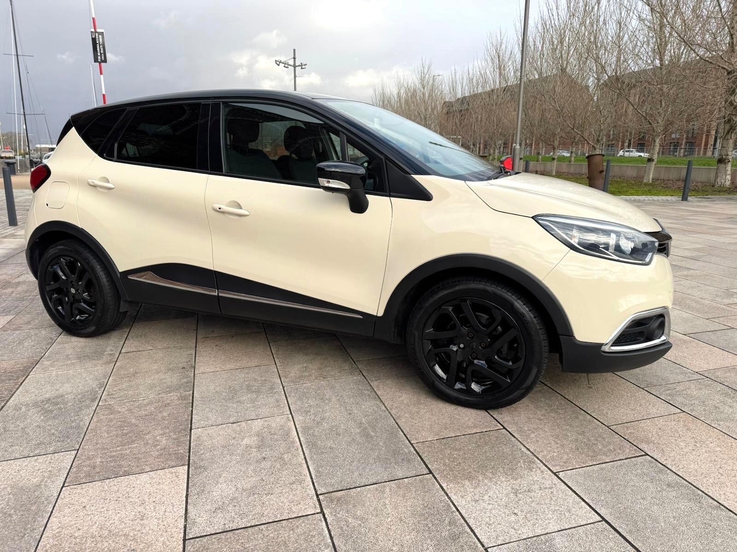 Used Renault Captur 2015 for sale - 76913325: Photo 8