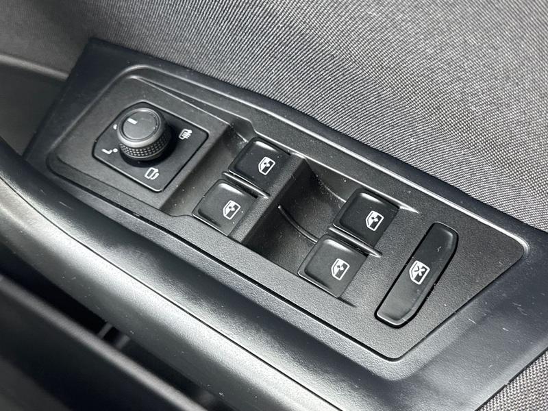 Used Volkswagen T-Roc 2023 for sale - 77763601: Photo 16