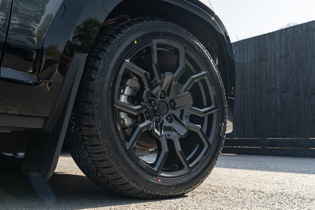 Used Land Rover Defender 110 2025 for sale - 78212150: Photo 21