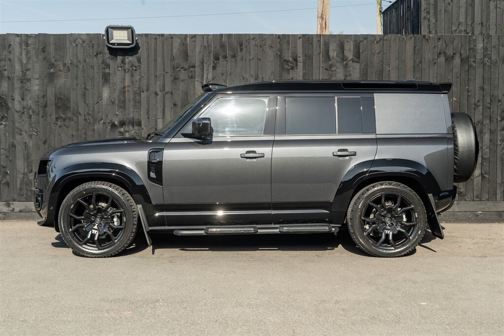 Used Land Rover Defender 110 2025 for sale - 78212150: Photo 3