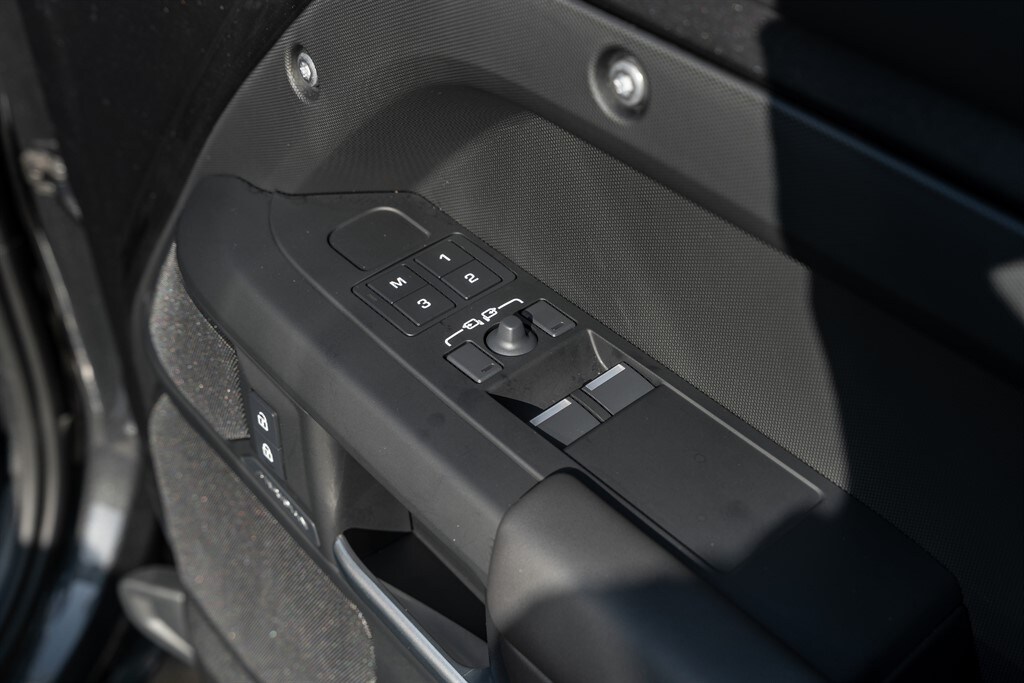 Used Land Rover Defender 110 2025 for sale - 78212150: Photo 33