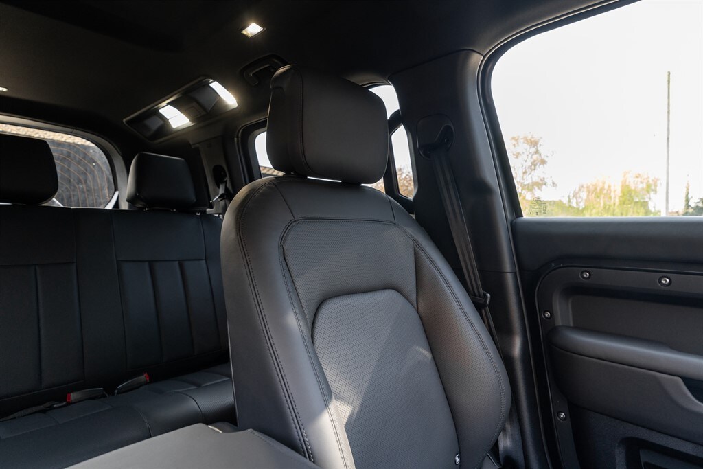 Used Land Rover Defender 110 2025 for sale - 78212150: Photo 37