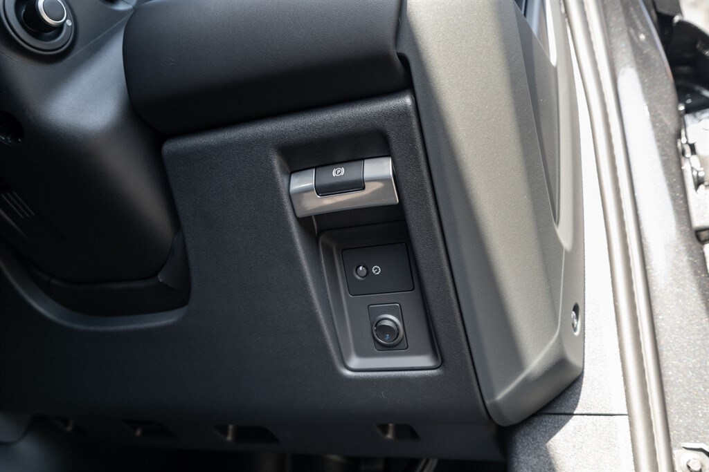 Used Land Rover Defender 110 2025 for sale - 78212150: Photo 40