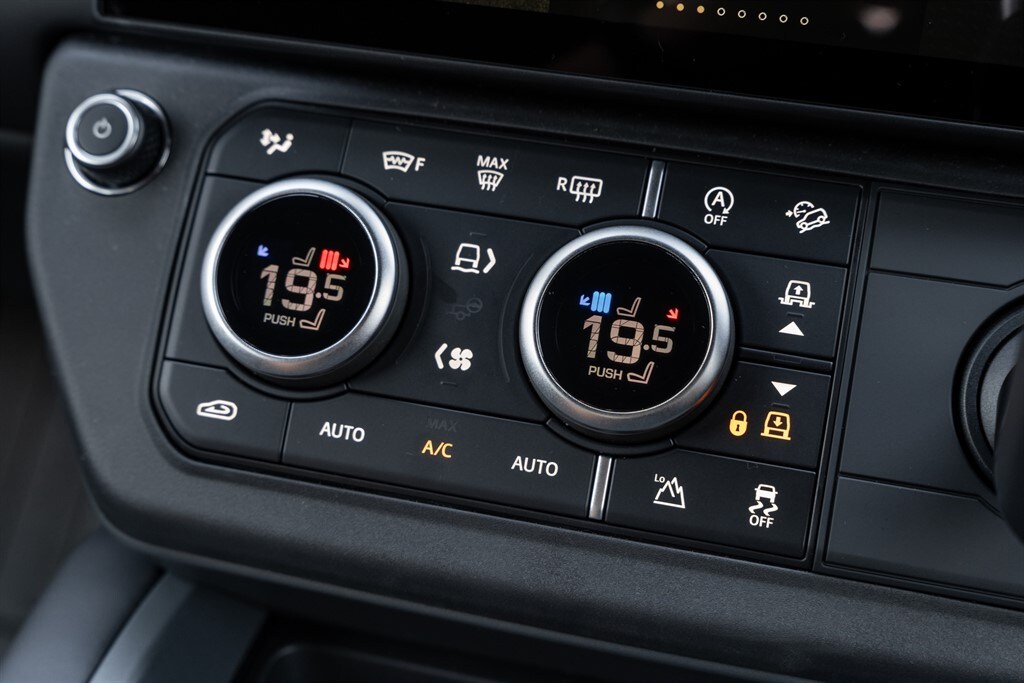 Used Land Rover Defender 110 2025 for sale - 78212150: Photo 52