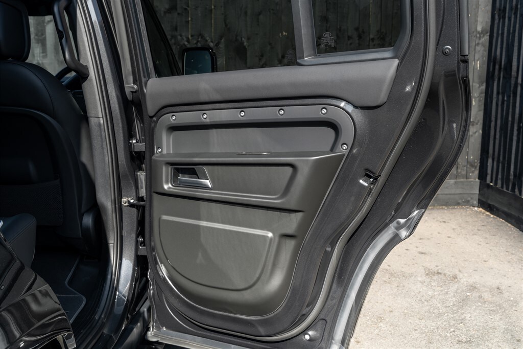 Used Land Rover Defender 110 2025 for sale - 78212150: Photo 59