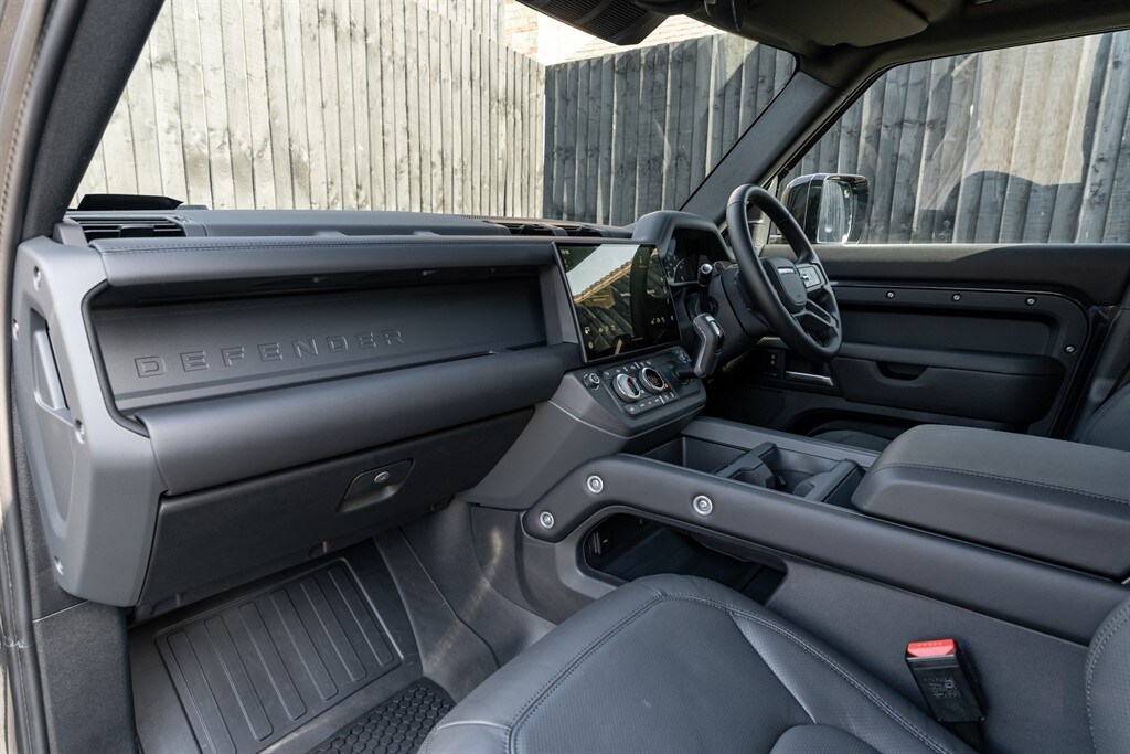 Used Land Rover Defender 110 2025 for sale - 78212150: Photo 7