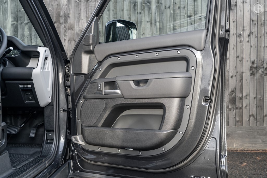 Used Land Rover Defender 110 2026 for sale - 77910075: Photo 32