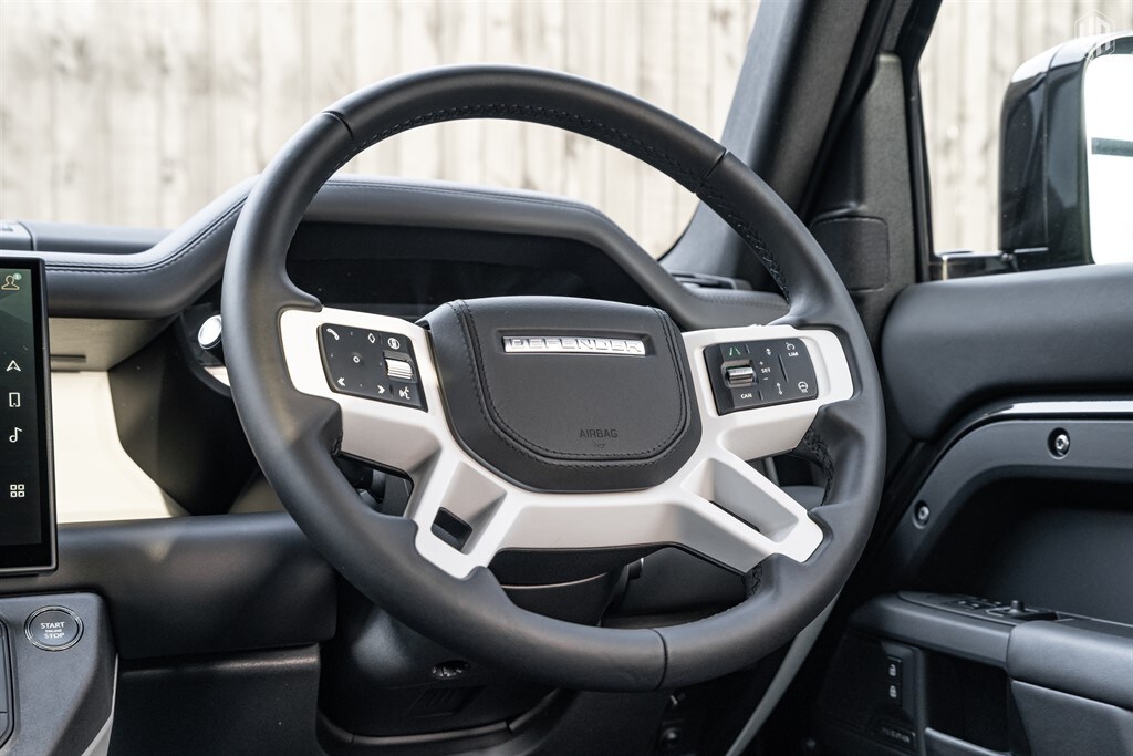 Used Land Rover Defender 110 2026 for sale - 77910075: Photo 44