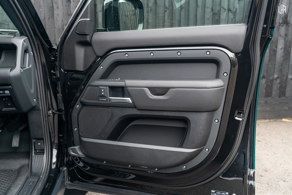 Used Land Rover Defender 110 2026 for sale - 78117031: Photo 31