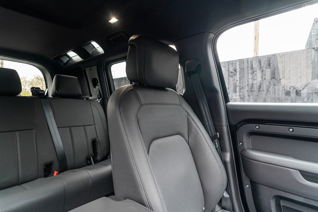 Used Land Rover Defender 110 2026 for sale - 78117031: Photo 37