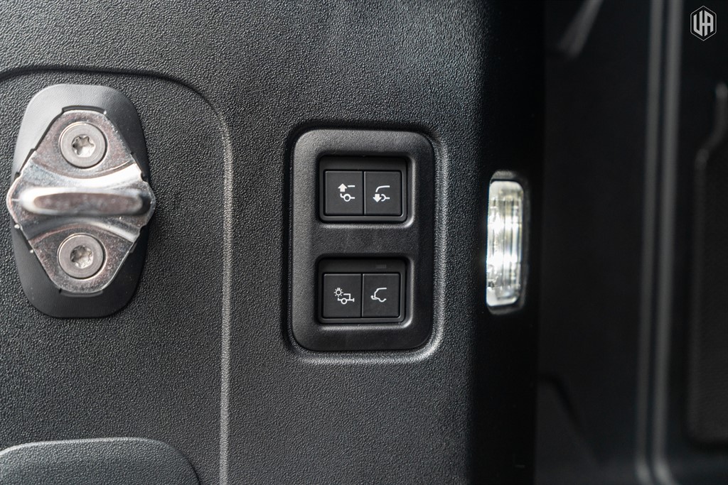 Used Land Rover Defender 110 2026 for sale - 78117031: Photo 65