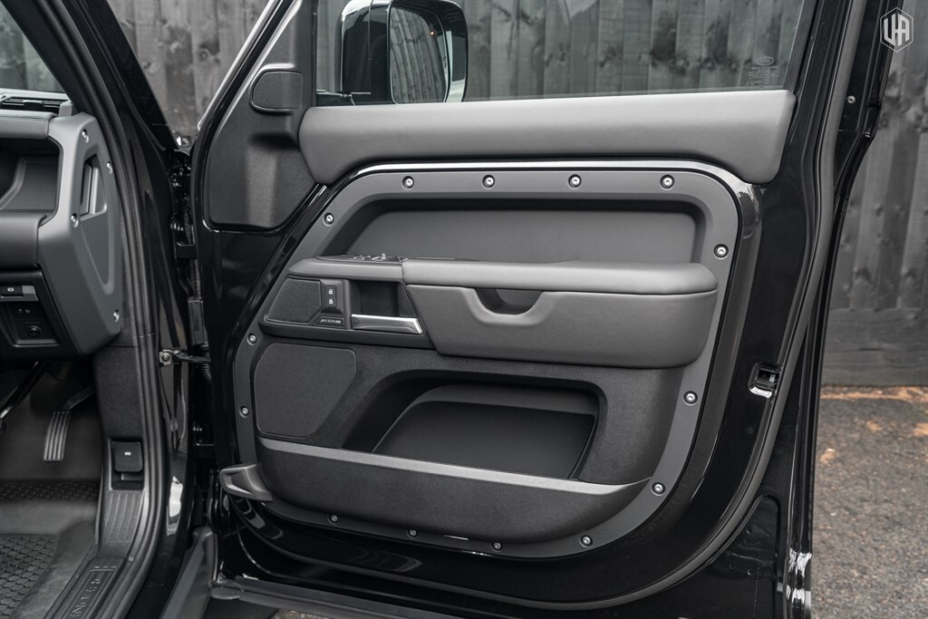 Used Land Rover Defender 110 2026 for sale - 77910082: Photo 32