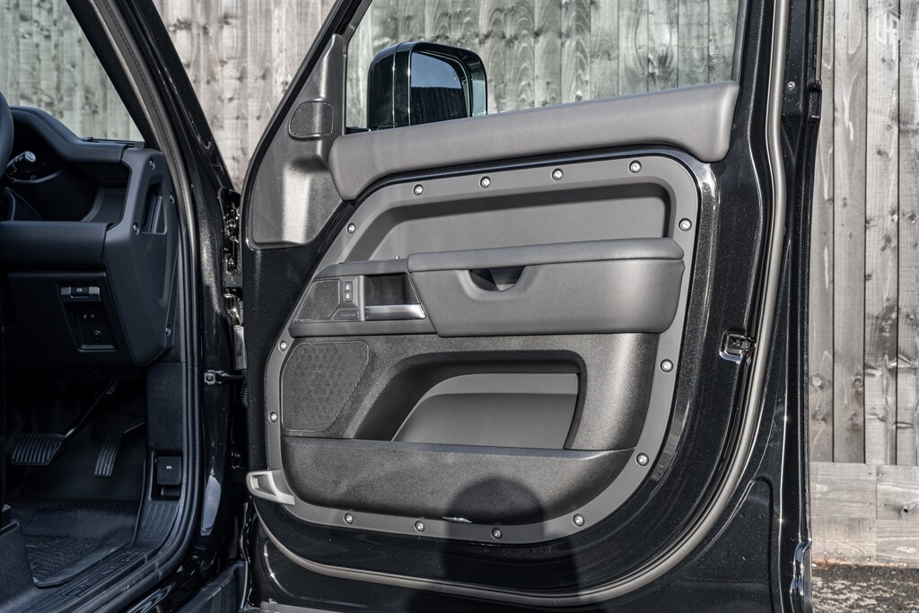 Used Land Rover Defender 110 2026 for sale - 77910104: Photo 31