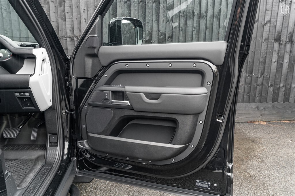 Used Land Rover Defender 110 2026 for sale - 77910077: Photo 31