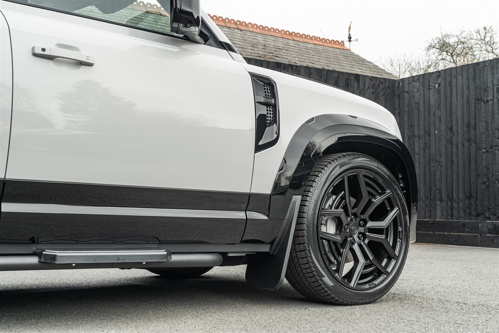 Used Land Rover Defender 110 2026 for sale - 77965519: Photo 17