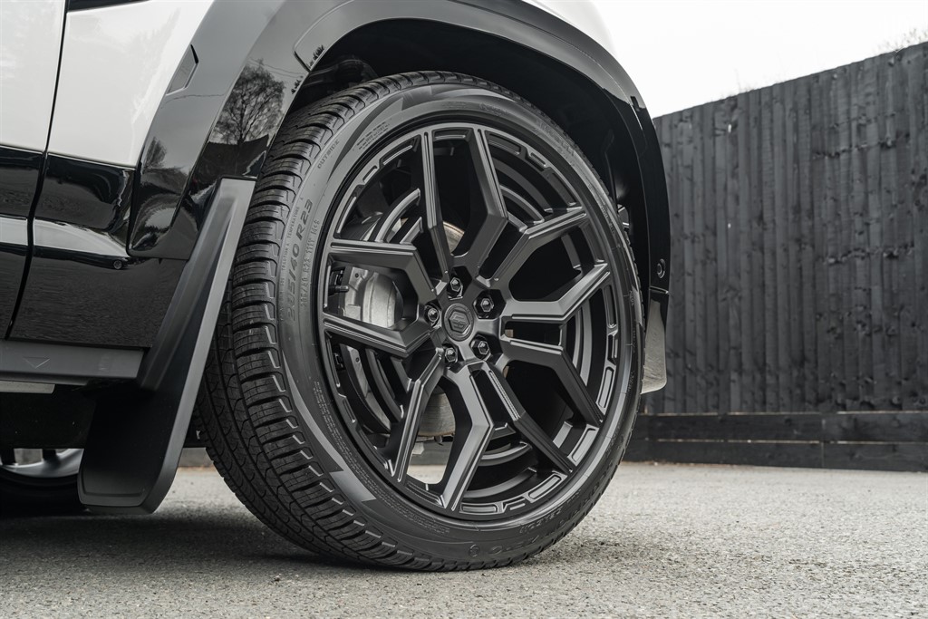 Used Land Rover Defender 110 2026 for sale - 77965519: Photo 18