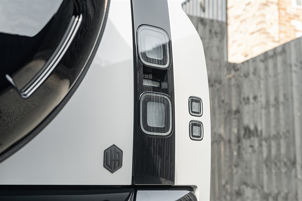 Used Land Rover Defender 110 2026 for sale - 77965519: Photo 30