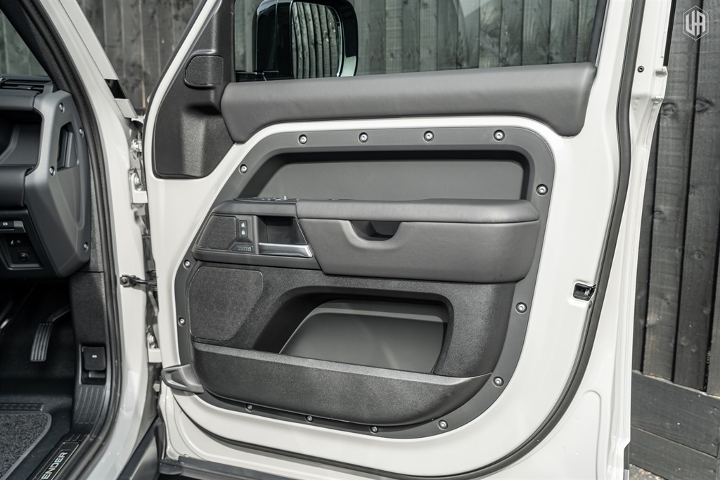 Used Land Rover Defender 110 2026 for sale - 77965519: Photo 31