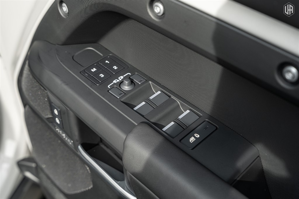 Used Land Rover Defender 110 2026 for sale - 77965519: Photo 32