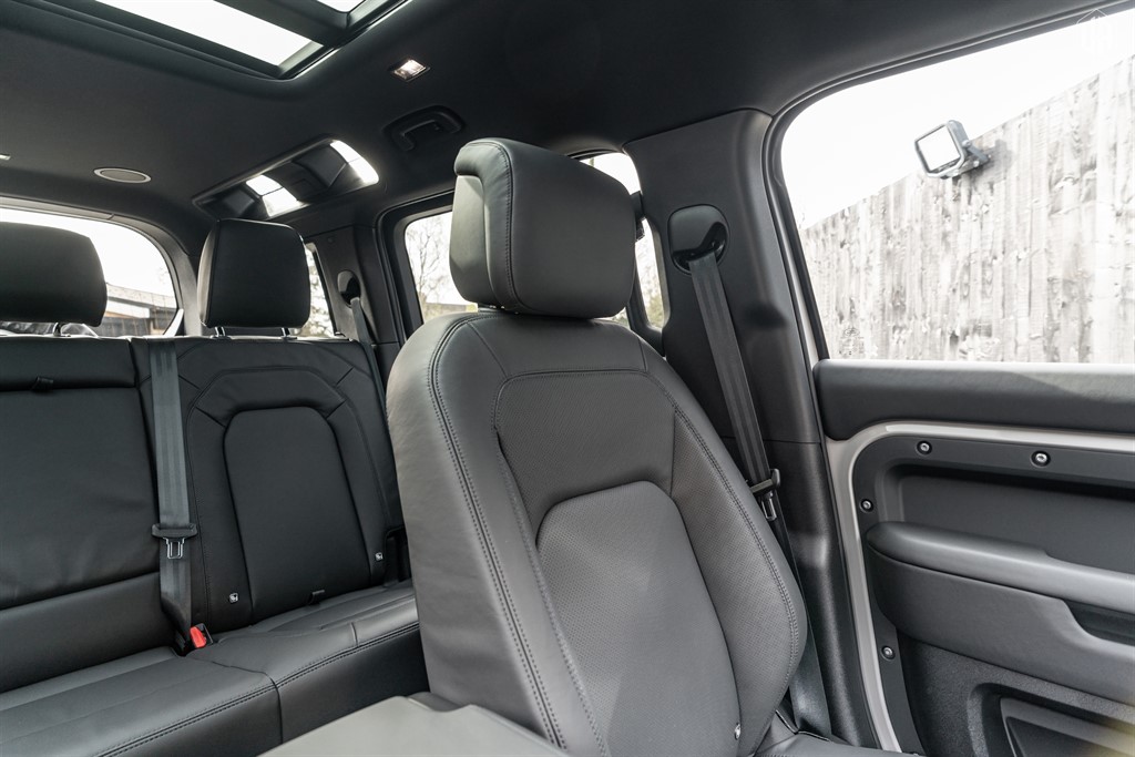 Used Land Rover Defender 110 2026 for sale - 77965519: Photo 38